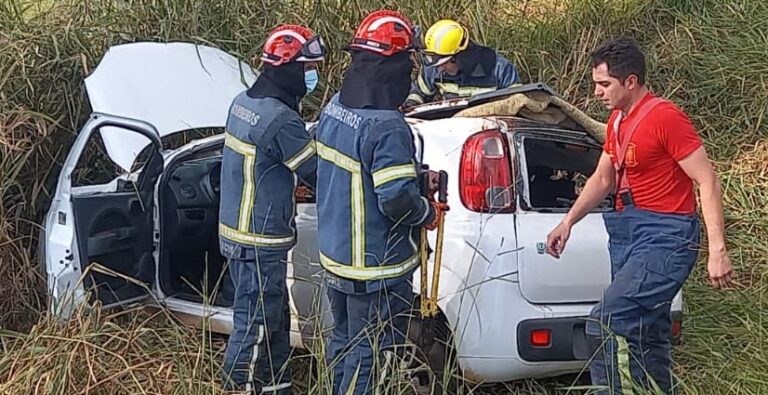 Motorista de 49 anos capota veículo na volta do Distrito de Serra dos Dourados