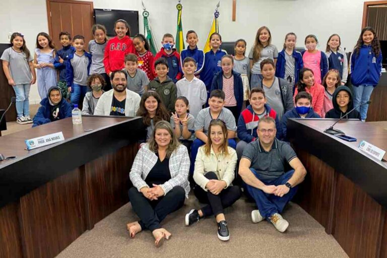Câmara de Umuarama recebe visita dos alunos da Escola Municipal Paulo Freire
