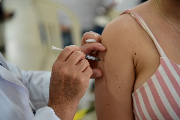 População de Umuarama pode se imunizar contra a Covid no Sest Senat nesta quarta-feira