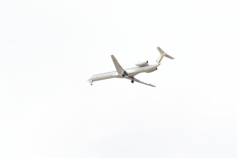 Avião com Bolsonaro mostra que aeroporto de Umuarama está pronto para aeronaves maiores