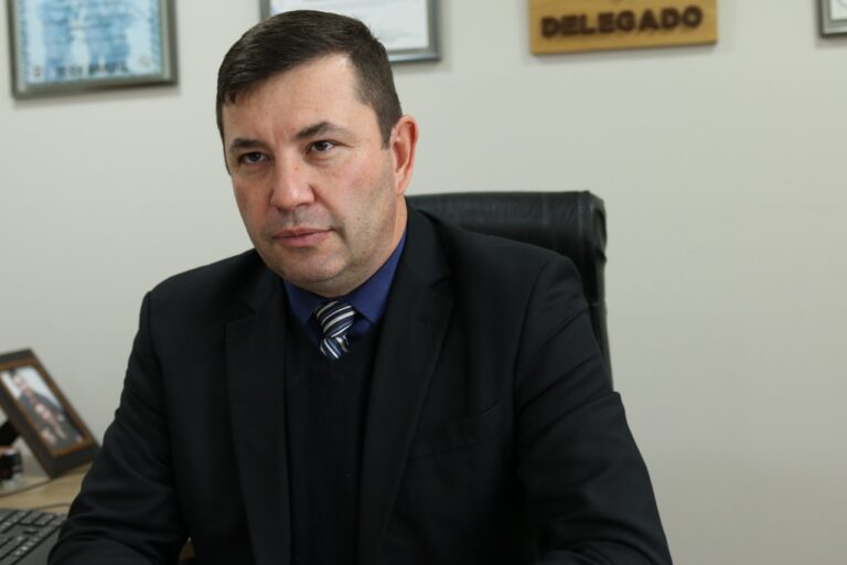 Delegado Fernando Martins defende liberdade de pais optarem pela vacinação contra covid em menores