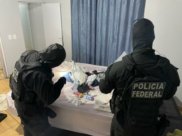 57 pessoas, incluindo 8 policias, foram presas na Operação Capital contra os cigarreiros