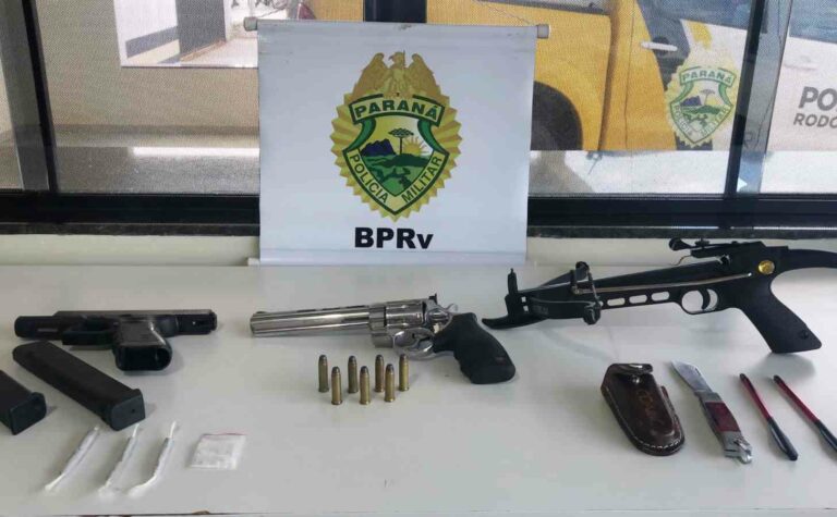 Dupla é presa pela Polícia Rodoviária de Iporã com pistola, revólver e balestra