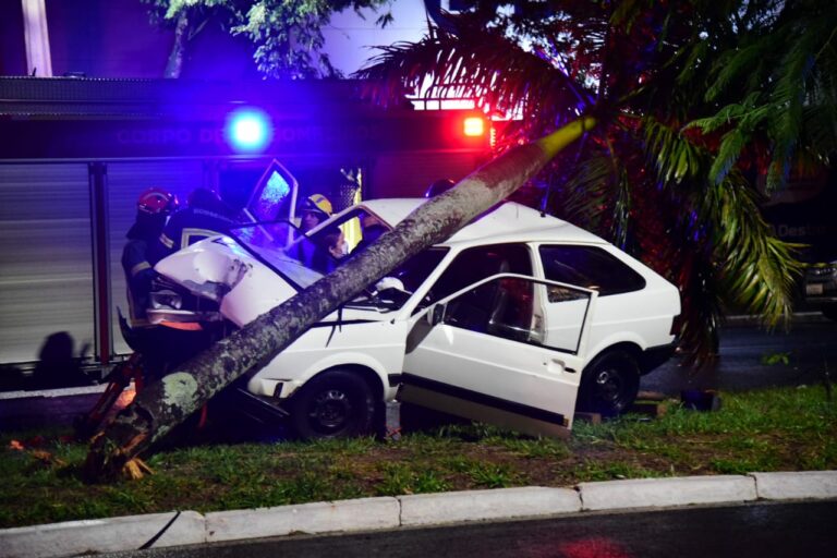 (Vídeo) Quatro pessoas, incluindo duas crianças, ficam feridas em grave acidente em Umuarama