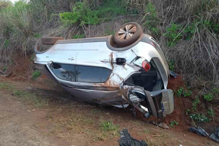Polícia encontra maconha em carro capotado na rodovia PR-492, em Rondon