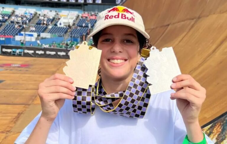 Skatista paranaense de 13 anos constrói maior rampa de skate do Brasil no quintal de casa