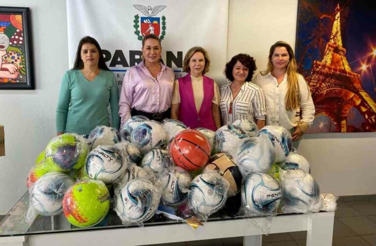 Materiais esportivos são entregues aos colégios estaduais de Cruzeiro do Oeste