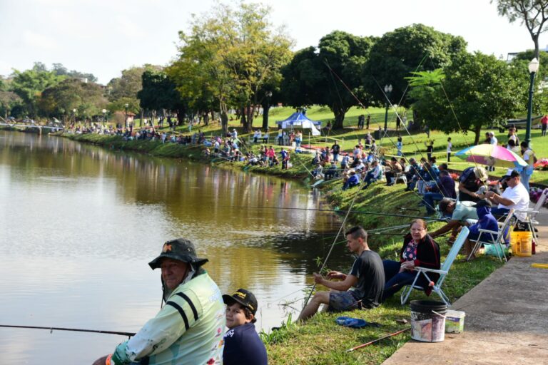 Os peixes estão ariscos, brinca participante do 1º Torneio de Pesca no Lago Aratimbó