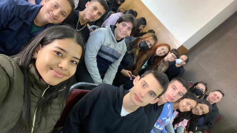Intercambistas da região de Umuarama frequentam intensivo de inglês em Curitiba