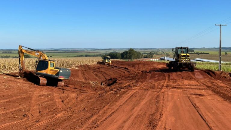 Com R$ 500 mil do Governo do Estado começam as obras de readequação das estradas rurais
