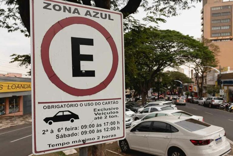 Prefeitura de Umuarama estuda assumir cobrança da zona azul com equipe própria