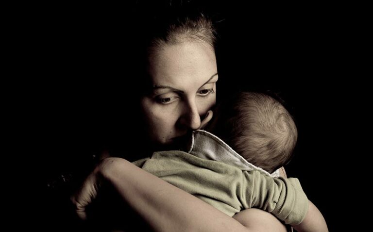Aplicativos para ajudar mães com depressão pós-parto entram em fase de testes