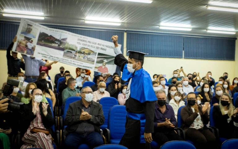 UEM: Formandos de Engenharia Agrícola colaram grau no Câmpus do Arenito, em Cidade Gaúcha