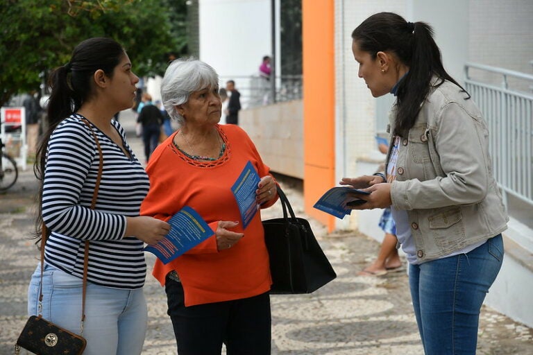 População é orientada sobre cuidados para evitar os golpes virtuais aplicados em idosos