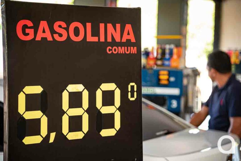 Motoristas comemoram redução do preços dos combustíveis em Umuarama, mas querem mais
