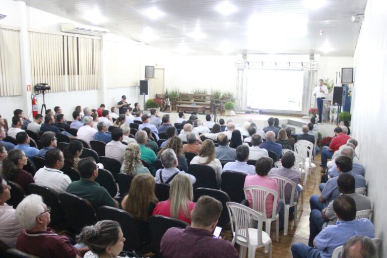 Palozi reúne lideranças, discute o agronegócio e confirma sua pré-candidatura à deputado federal