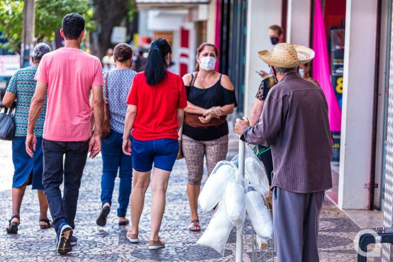 Comércio de Umuarama funcionará das 9h às 17h neste sábado