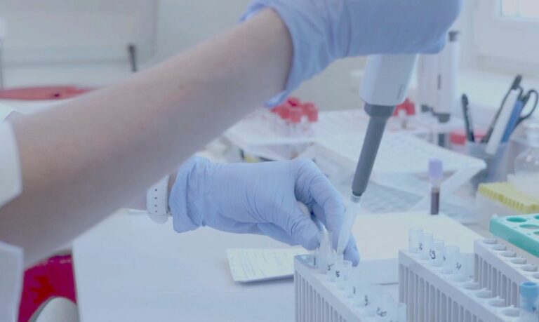 Covid: Fiocruz informa que novas linhagens da Ômicron avançam e favorecem reinfecções
