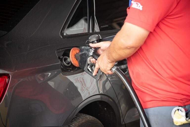 Petrobras reduz preço da gasolina em R$ 0,20 por litro nas refinarias a partir desta quarta-feira