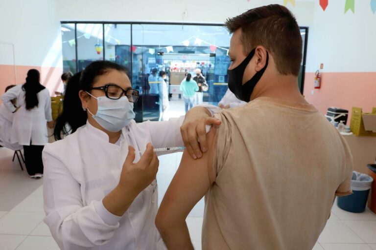 Umuarama terá vacinação contra Covid nos períodos da manhã e da tarde nesta sexta-feira