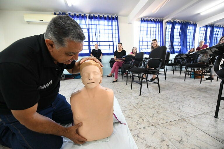 Treinamento forma brigadistas para situações de emergência nas escolas municipais de Umuarama