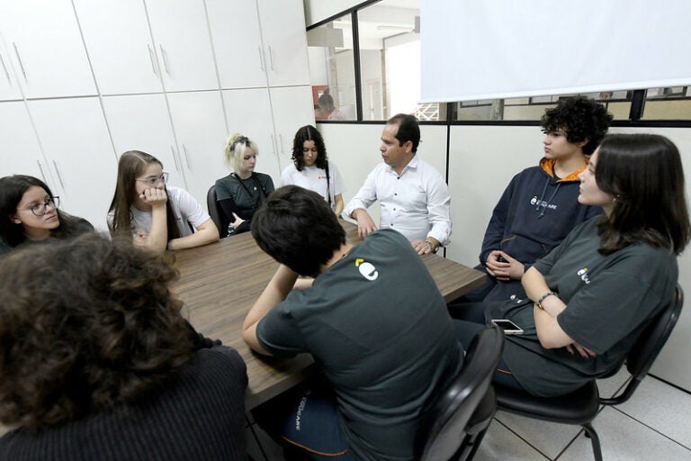 Alunos do Ensino Médio conhecem ações municipais para o desenvolvimento de Umuarama