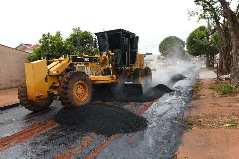 Após 10 anos, Prefeitura e Mitra fazem acordo e via marginal da Av. Ivo Sooma será asfaltada