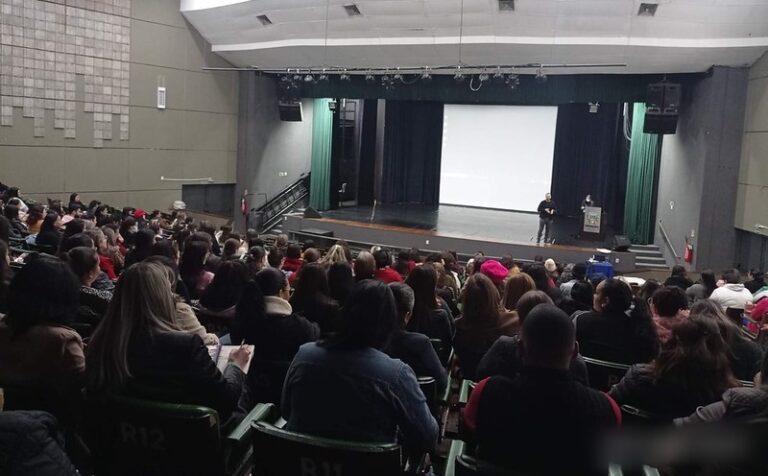 Professores e diretores de CMEIs e escolas municipais recebem formação em primeiros socorros