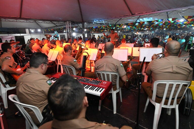 Banda da Polícia Militar do Paraná encanta visitantes na Vila dos Sertões