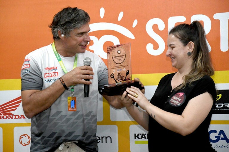 Olivier Anquier entrega prêmios do concurso gastronômico do Rally dos Sertões