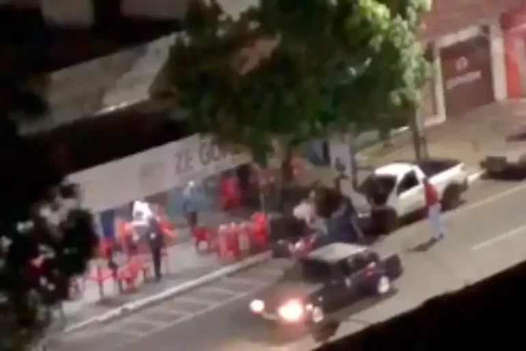Pancadaria Toma Conta Da Calçada De Bar Na Avenida Maringá Em Umuarama