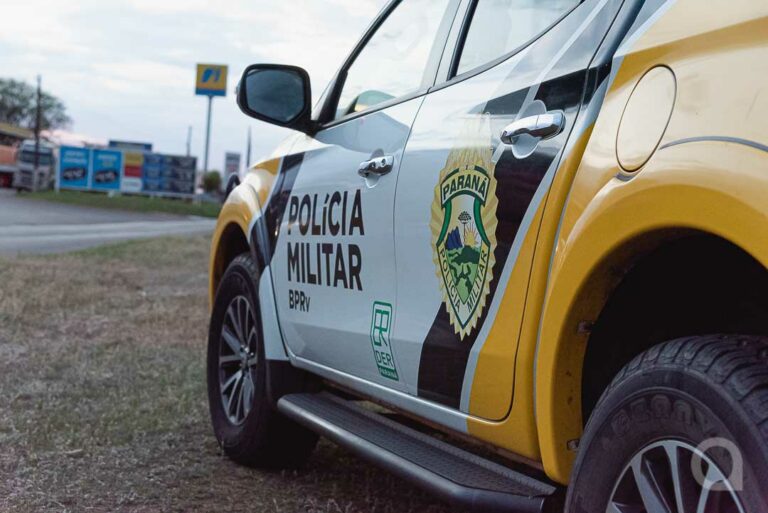 Dois carros e ônibus se envolvem em acidente na PR-323, perto da Garapeira Primavera
