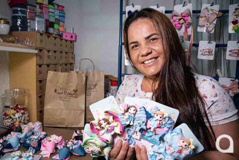 Artesã de Umuarama descobre em laços e tiaras para bebês uma boa fonte de renda