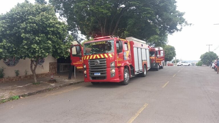 Bombeiros são acionados para combater incêndio em comércio no Jardim Cruzeiro