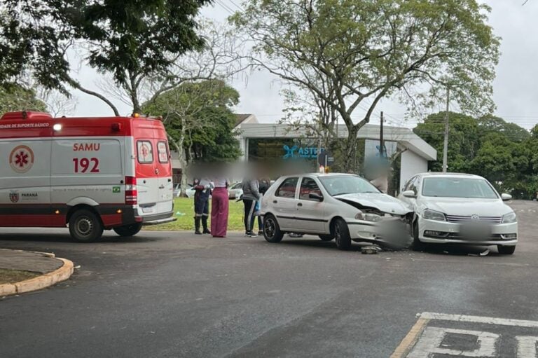 Criança de 5 anos é socorrida após acidente na esquina da praça Oscar Thompson Filho