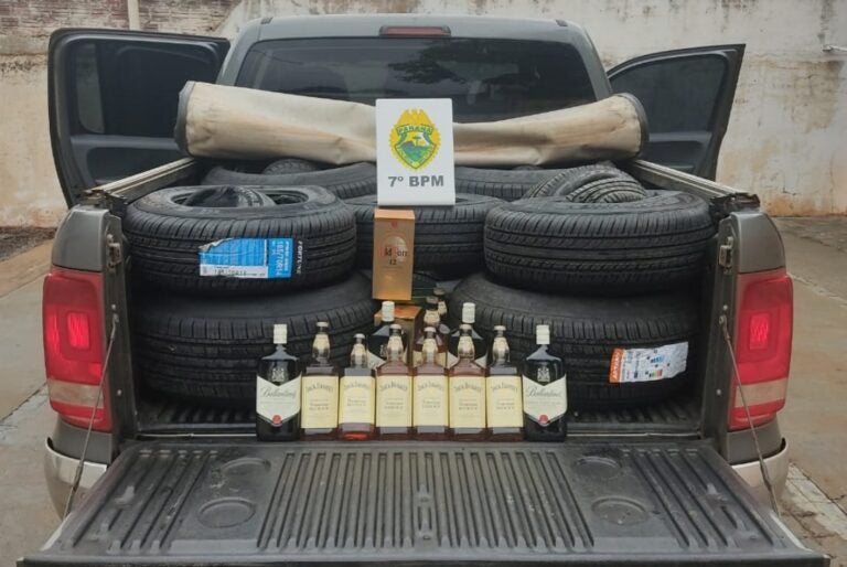 Veículo carregado com pneus contrabandeados e bebidas é apreendido em Tapejara