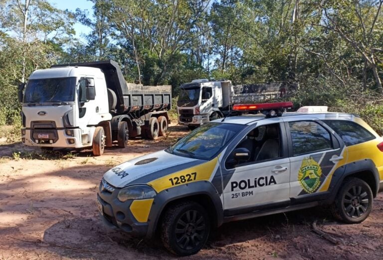 PM localiza na zona rural de São Jorge do Patrocínio dois caminhões furtados em Apucarana