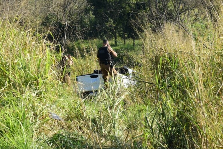 Condutor de veículo roubado morre em confronto com a polícia na PR-323, em Umuarama