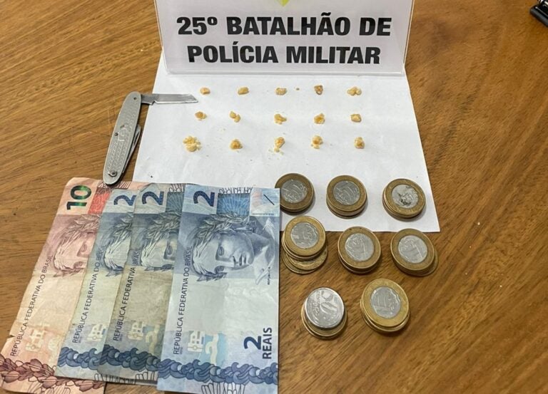 Homem é preso por tráfico de drogas com 15 pedras de crack no centro de Umuarama