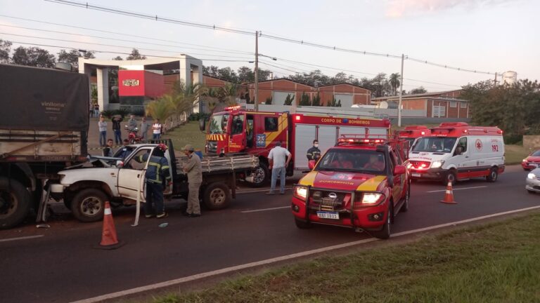 Moradores do Parque Dom Bosco se envolvem em colisão na PR-323 em Umuarama