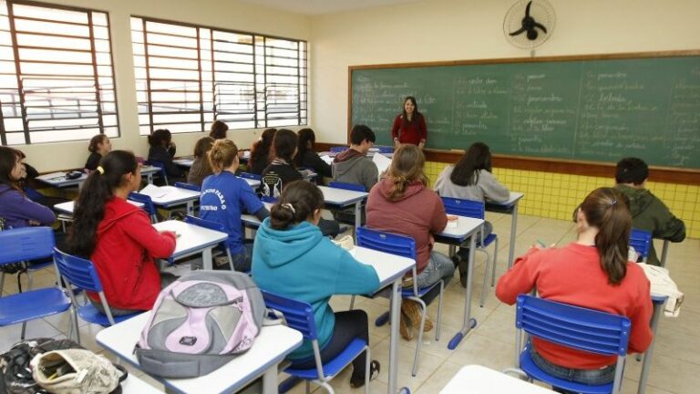 Oportunidade de emprego de boa remuneração para estudantes da rede estadual em Umuarama