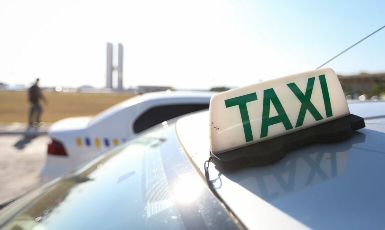Auxílios para caminhoneiro e taxista relativos ao mês de setembro são pagos neste sábado