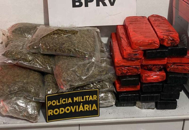 Passageira de ônibus que saiu de Umuarama é flagrada transportando maconha, na PR-323