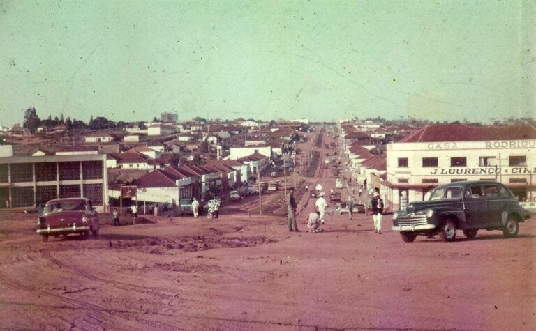 Nostalgia: Avenida Paraná já foi o caos em forma de barro, poeira e sapos