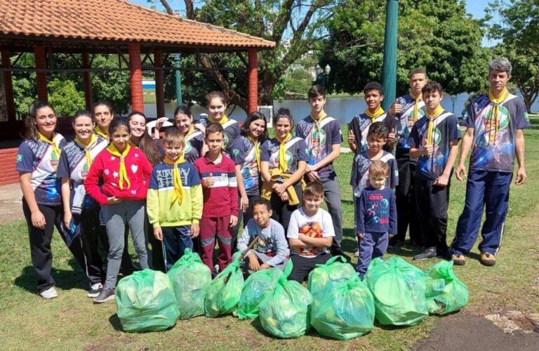Clube de Desbravadores realiza mutirão de limpeza no Lago Aratimbó