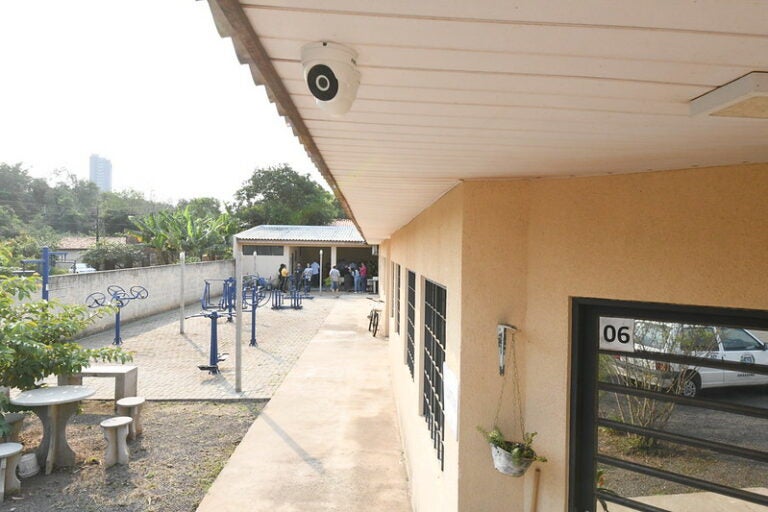 Câmeras de monitoramento e interfones são instalados no Condomínio do Idoso