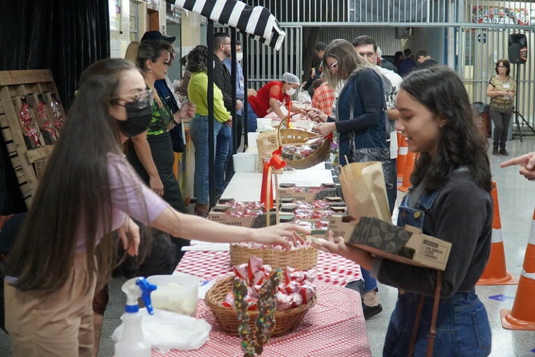 Com atrativo delicioso, Festa do Morango do distrito de Lovat recebe centenas de visitantes