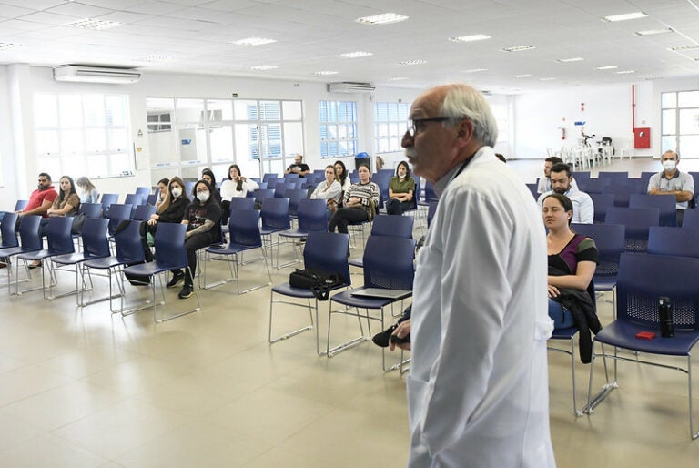 Médicos e enfermeiros da Atenção Primária passam por capacitação sobre tuberculose
