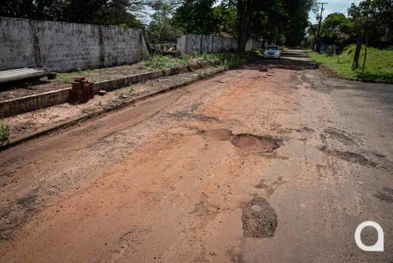 Umuaramenses questionam más condições na estrada Paca, que conecta o Hospital Veterinário da UEM