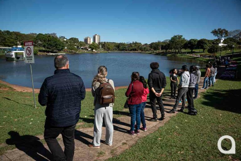 Após abraço, Lago Aratimbó e alguns rios ganham limpeza realizada por voluntários